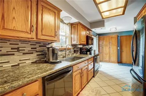 113 Guy St, Walbridge, OH 43465 photo 15