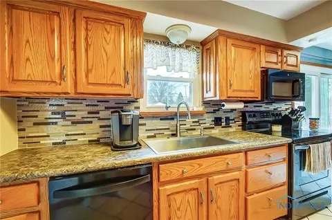 113 Guy St, Walbridge, OH 43465 photo 16
