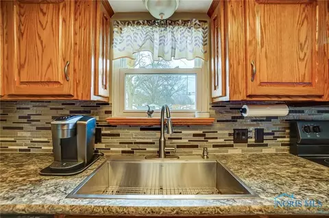 113 Guy St, Walbridge, OH 43465 photo 17