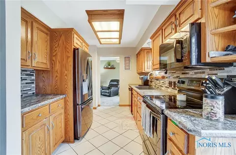 113 Guy St, Walbridge, OH 43465 photo 11