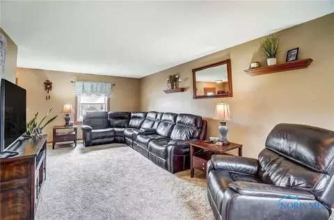 113 Guy St, Walbridge, OH 43465 photo 8