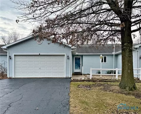 524 Autumnwood Dr, Tiffin, OH 44883