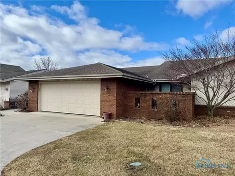 742 Deerwood Dr, Defiance, OH 43512