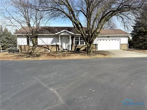 10 Edith Ct, Bowling Green, OH 43402