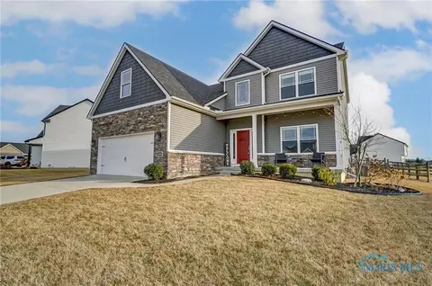 1583 Blackhawk Dr, Waterville, OH 43566