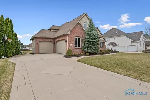5619 Golden Pond Ln, Sylvania, OH 43560