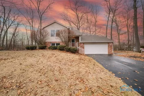 310 Oak Hill Ct, Holland, OH 43528