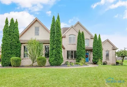 1551 Gleneagles Dr, Bowling Green, OH 43402