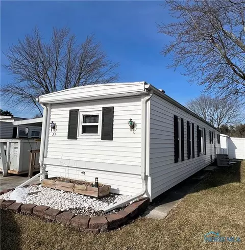 60 N State Route 101 #25, Tiffin, OH 44883