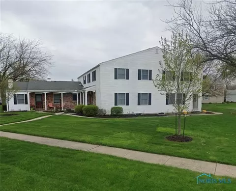 150 Quail Rd #18, Perrysburg, OH 43551