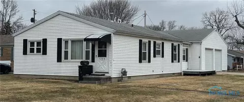 1304 Stoner Rd, Fostoria, OH 44830