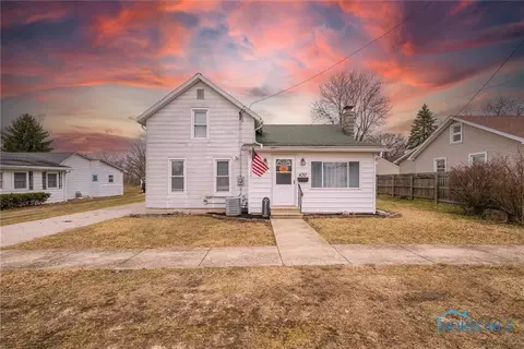 430 W Stone St, Gibsonburg, OH 43431