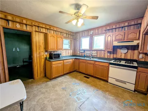 134 S Bell St, Bradner, OH 43406 photo 7