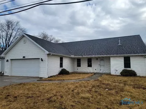 2437 Oregon Rd, Northwood, OH 43619