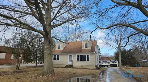 4950 Libbey Rd, Perrysburg, OH 43551