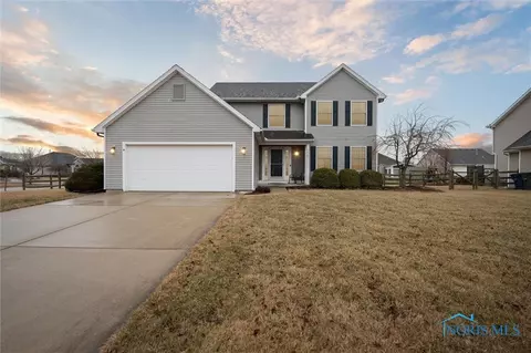 1701 Horseshoe Bend Dr, Perrysburg, OH 43551