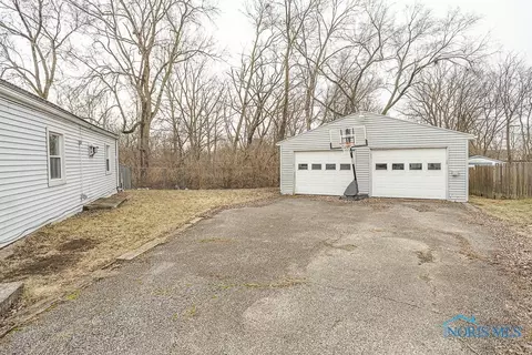104 Ardsley, Walbridge, OH 43465 photo 3