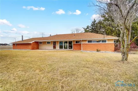 4211 Curtice Rd, Northwood, OH 43619