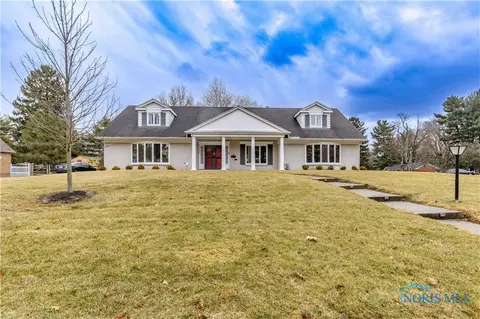 5063 Chatham Valley Dr, Toledo, OH 43615