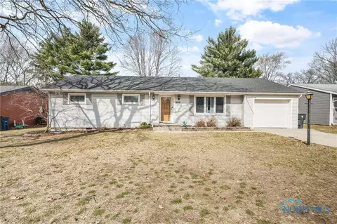 708 Ash St, Bowling Green, OH 43402