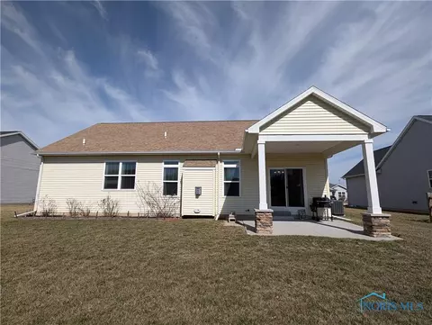 6589 Alexander Dr, Walbridge, OH 43465 photo 2