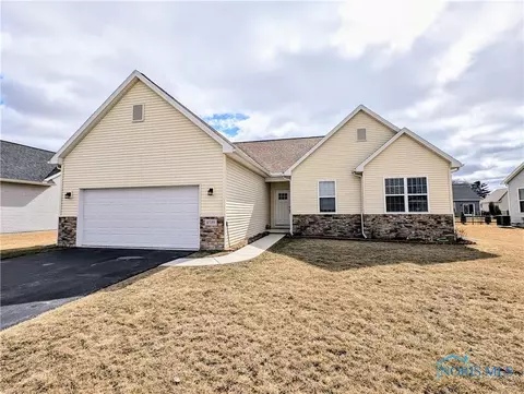 6589 Alexander Dr, Walbridge, OH 43465