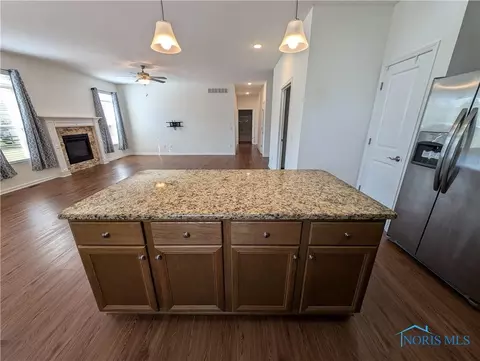 6589 Alexander Dr, Walbridge, OH 43465 photo 9