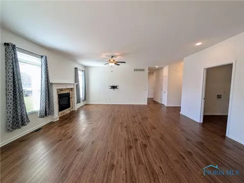 6589 Alexander Dr, Walbridge, OH 43465 photo 5