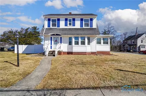 331 Hillview Dr, Rossford, OH 43460