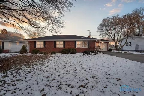 805 Ludwig Ave, Gibsonburg, OH 43431
