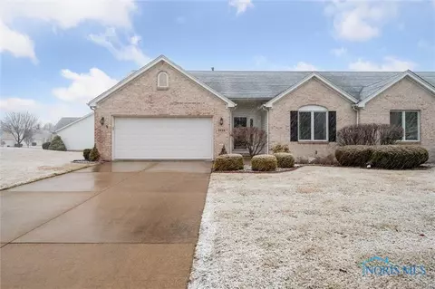4611 W Blackstone Dr, Maumee, OH 43537