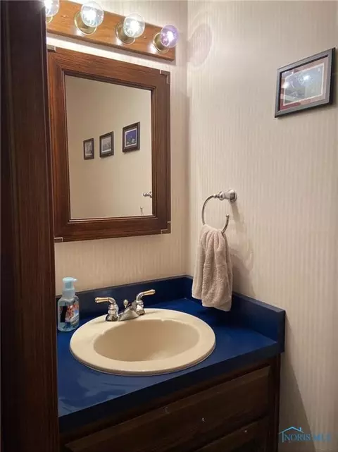 1102 Crestview Ave, Bryan, OH 43506 photo 11