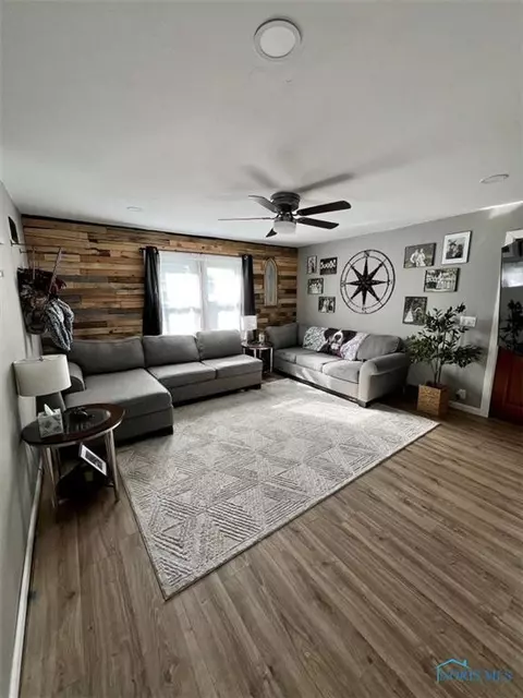 216 N Center St, Wayne, OH 43466 photo 4