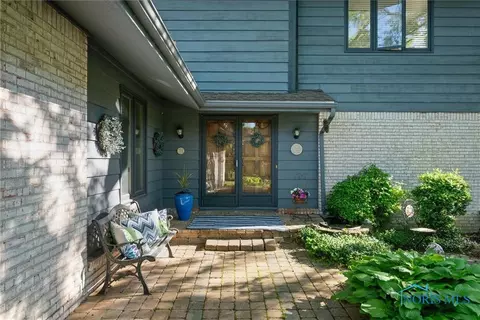 2944 Plumbrook Dr, Maumee, OH 43537