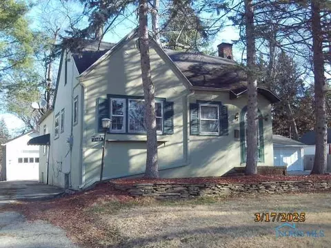 2322 Lambert Dr, Toledo, OH 43613