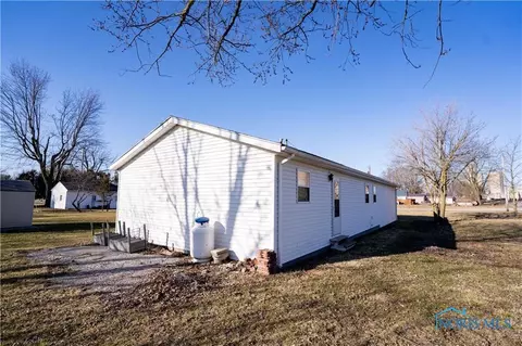 210 N Maple St, Payne, OH 45880 photo 4