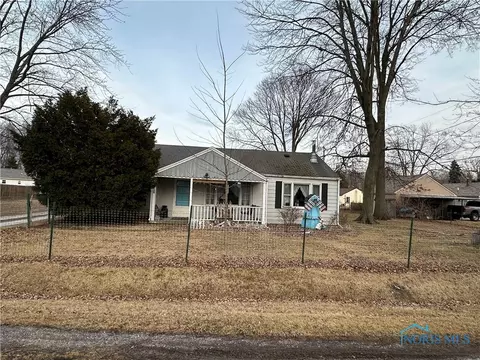 1852 Ambleside Rd, Oregon, OH 43616