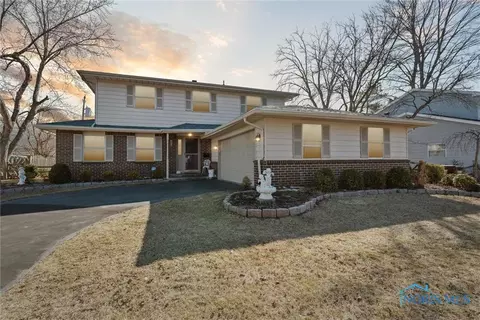 3858 Fairwood Dr, Sylvania, OH 43560