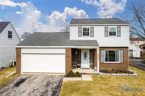908 Carol Cir, Rossford, OH 43460