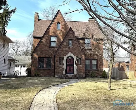 2433 Pemberton Dr, Toledo, OH 43606