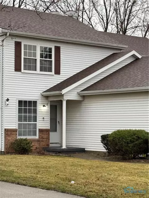 1 Augusta Dr, Bowling Green, OH 43402