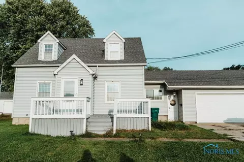 2427 Oregon Rd, Northwood, OH 43619