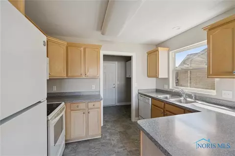 7352 Manatee Ct, Maumee, OH 43537 photo 13