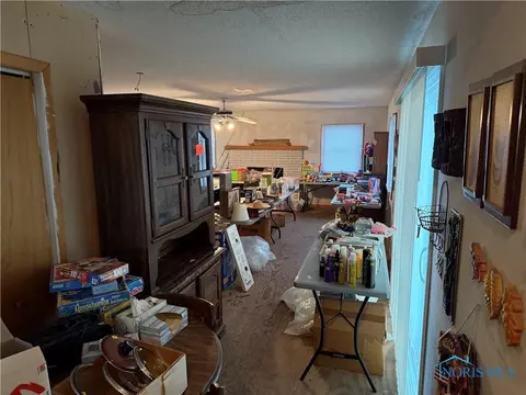 29113 E Broadway St, Walbridge, OH 43465 photo 6