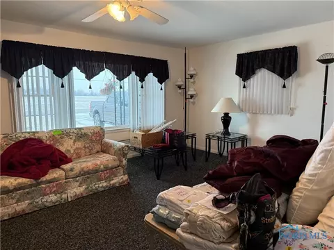 29113 E Broadway St, Walbridge, OH 43465 photo 2