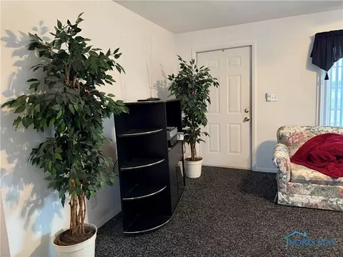 29113 E Broadway St, Walbridge, OH 43465 photo 3