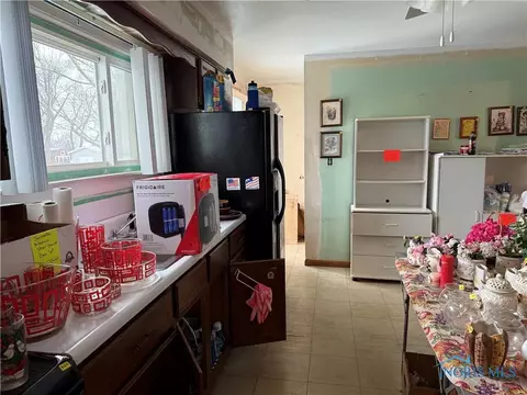 29113 E Broadway St, Walbridge, OH 43465 photo 5