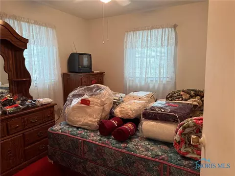 29113 E Broadway St, Walbridge, OH 43465 photo 9
