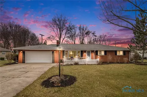 215 Johnson Cir, Defiance, OH 43512