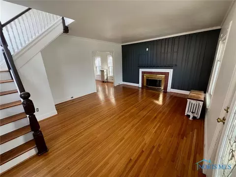 113 E Harrison St, Maumee, OH 43537 photo 3